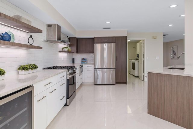 480 CLEVELAND DRIVE, Sarasota, FL 34236