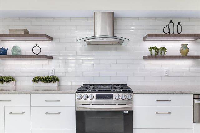 480 CLEVELAND DRIVE, Sarasota, FL 34236