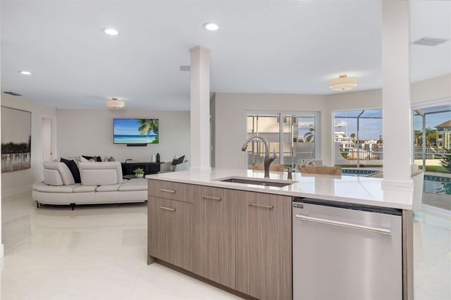 480 CLEVELAND DRIVE, Sarasota, FL 34236