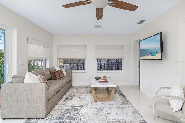 480 CLEVELAND DRIVE, Sarasota, FL 34236