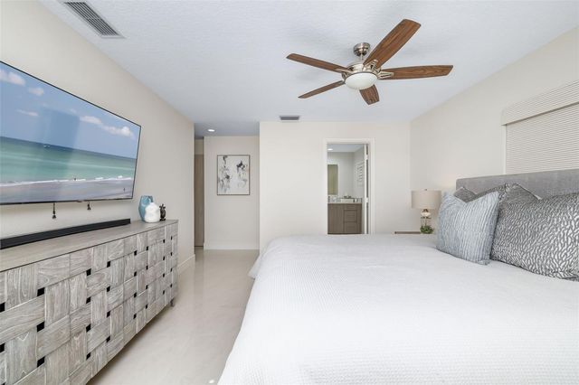 480 CLEVELAND DRIVE, Sarasota, FL 34236