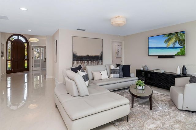 480 CLEVELAND DRIVE, Sarasota, FL 34236