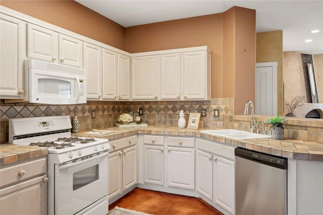5 Ocotillo Place, Santa Fe, NM 87508