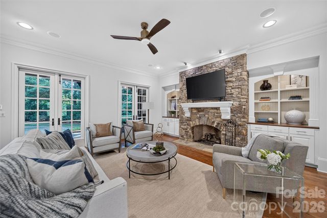 229 Wrenwood Lane, Charlotte, NC 28211