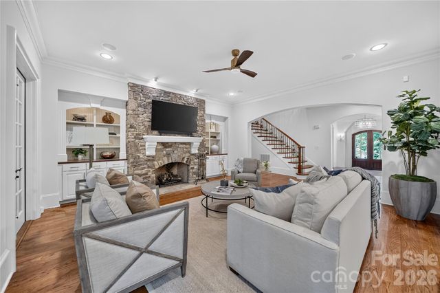 229 Wrenwood Lane, Charlotte, NC 28211