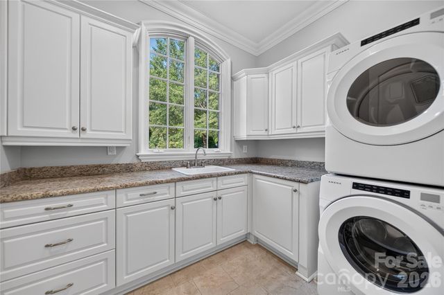 229 Wrenwood Lane, Charlotte, NC 28211