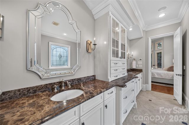 229 Wrenwood Lane, Charlotte, NC 28211