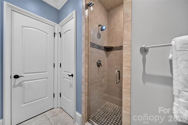 229 Wrenwood Lane, Charlotte, NC 28211