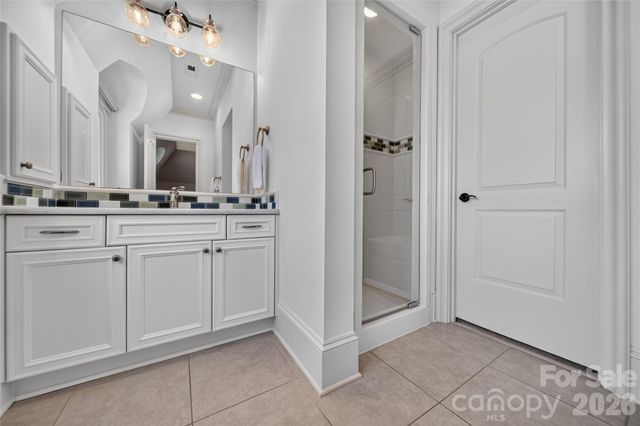229 Wrenwood Lane, Charlotte, NC 28211