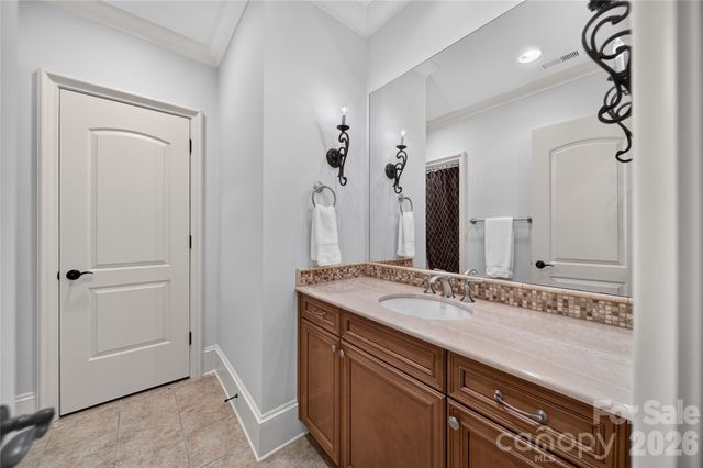 229 Wrenwood Lane, Charlotte, NC 28211