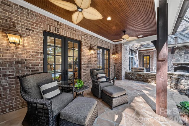229 Wrenwood Lane, Charlotte, NC 28211