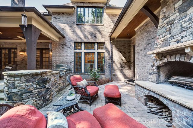 229 Wrenwood Lane, Charlotte, NC 28211