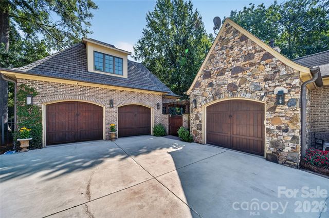 229 Wrenwood Lane, Charlotte, NC 28211