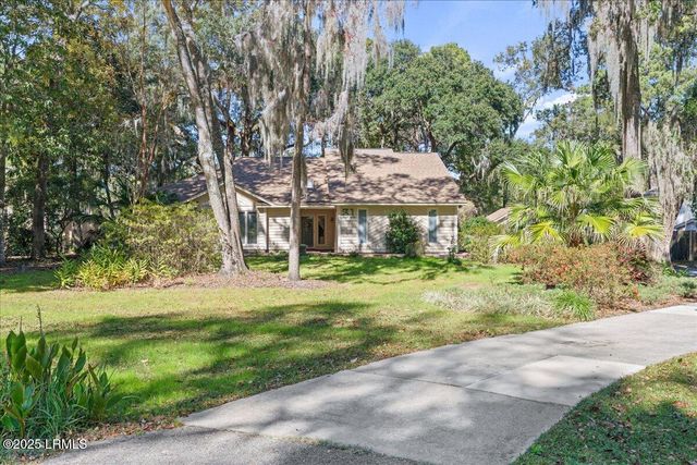 31 Chesterfield Lake Drive, Beaufort, SC 29906