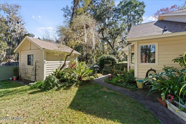 31 Chesterfield Lake Drive, Beaufort, SC 29906
