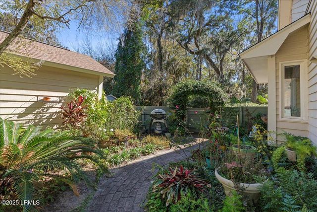 31 Chesterfield Lake Drive, Beaufort, SC 29906