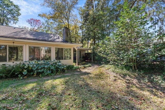 31 Chesterfield Lake Drive, Beaufort, SC 29906