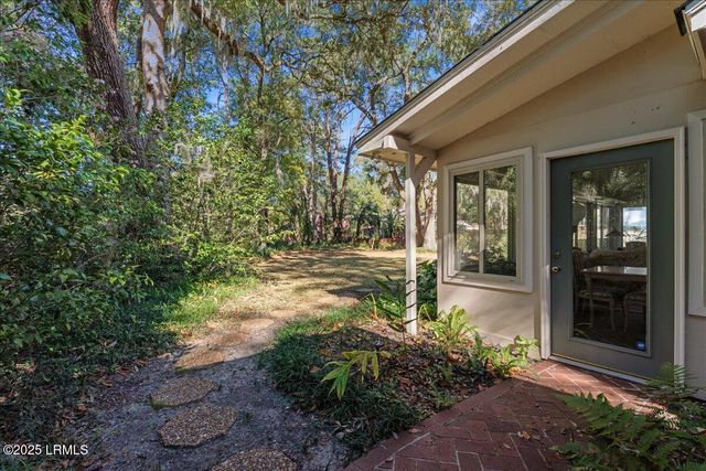 31 Chesterfield Lake Drive, Beaufort, SC 29906