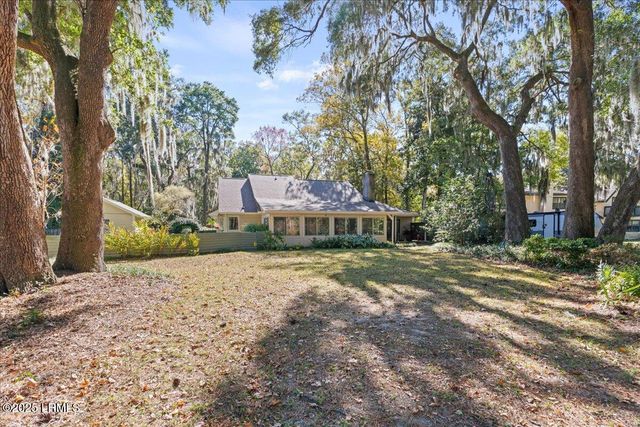 31 Chesterfield Lake Drive, Beaufort, SC 29906