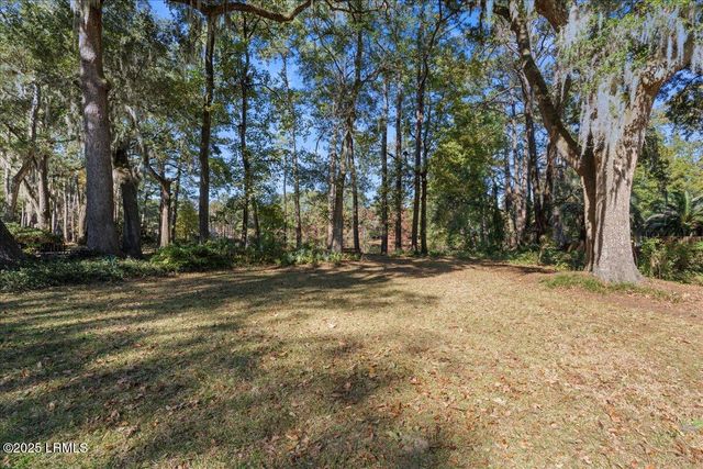 31 Chesterfield Lake Drive, Beaufort, SC 29906