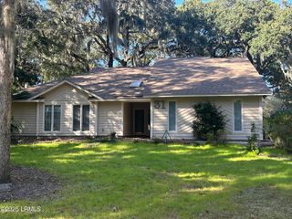31 Chesterfield Lake Drive, Beaufort, SC 29906