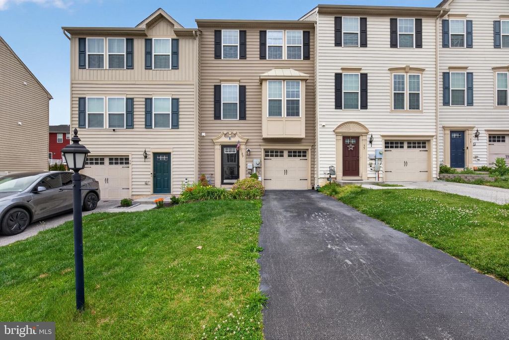 37 S CENTER ST, Hanover, PA 17331