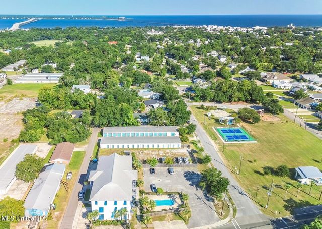 699 Dunbar Avenue, 203, Bay Saint Louis, MS 39520