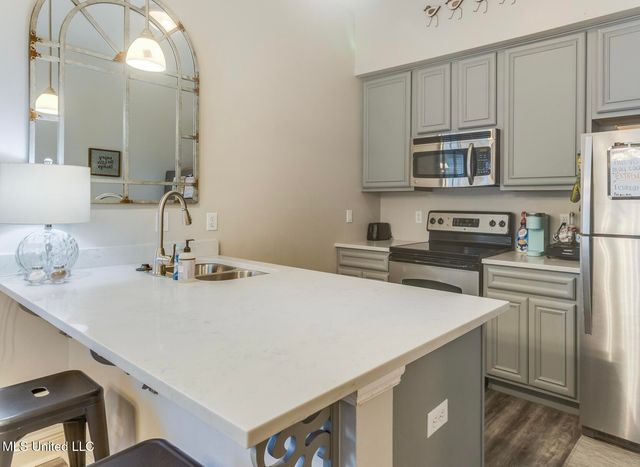 699 Dunbar Avenue, 203, Bay Saint Louis, MS 39520