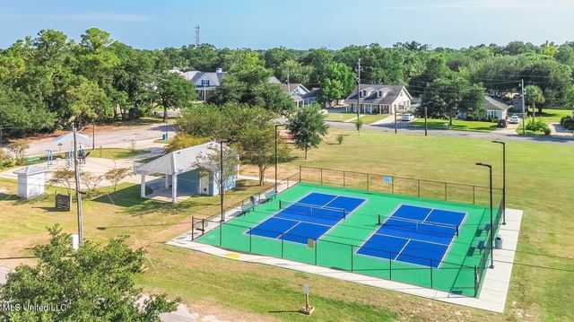 699 Dunbar Avenue, 203, Bay Saint Louis, MS 39520