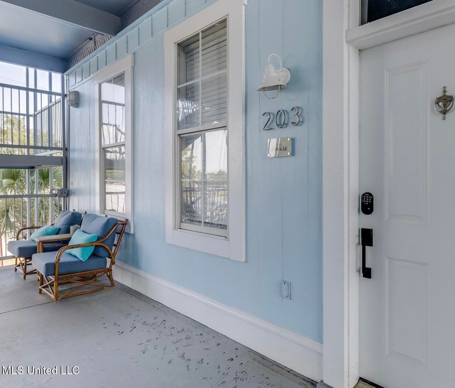 699 Dunbar Avenue, 203, Bay Saint Louis, MS 39520