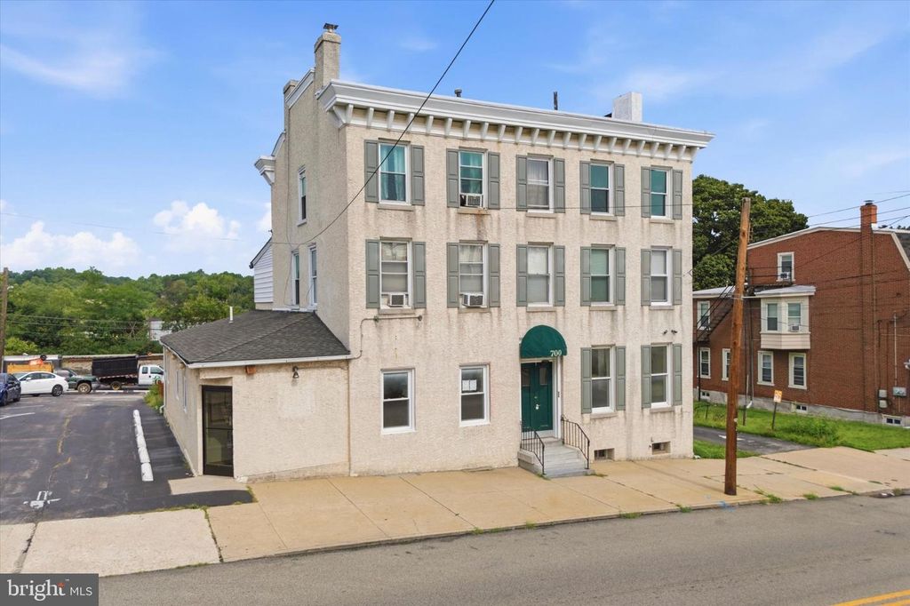700 DEKALB ST, BRIDGEPORT, PA 19405 — photo 2