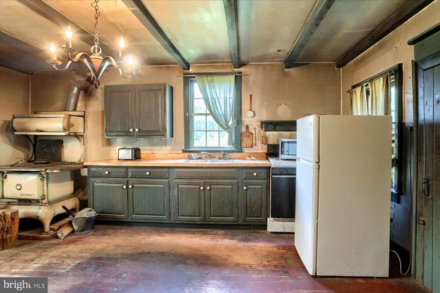 302 W FRONT ST, Lewisberry, PA 17339