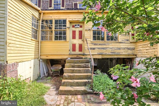 302 W FRONT ST, Lewisberry, PA 17339