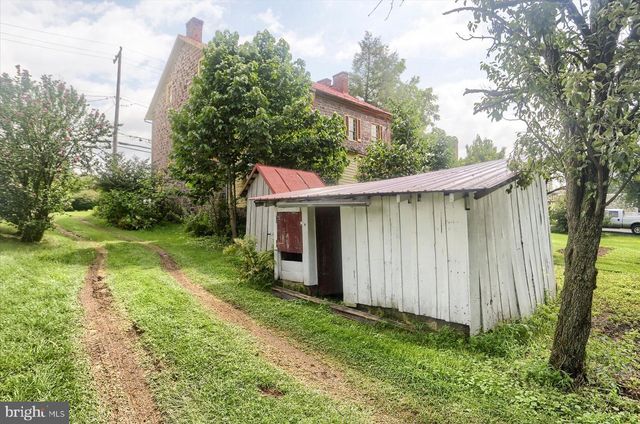 302 W FRONT ST, Lewisberry, PA 17339