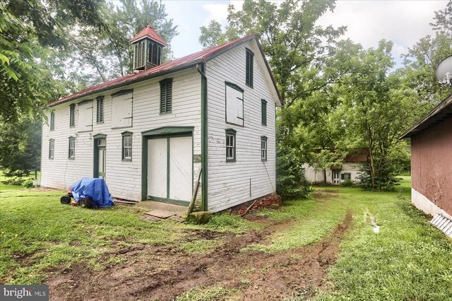 302 W FRONT ST, Lewisberry, PA 17339