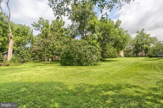 302 W FRONT ST, Lewisberry, PA 17339