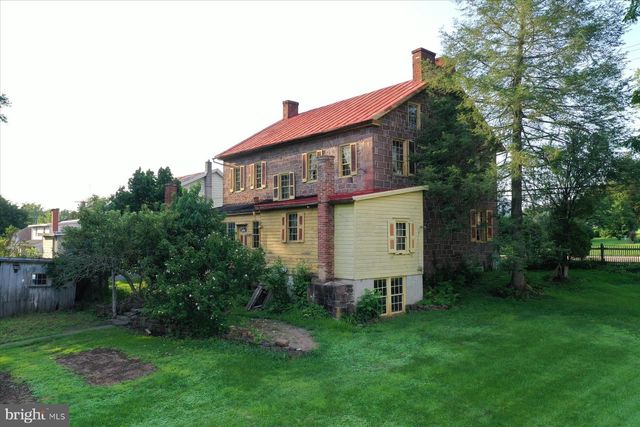 302 W FRONT ST, Lewisberry, PA 17339