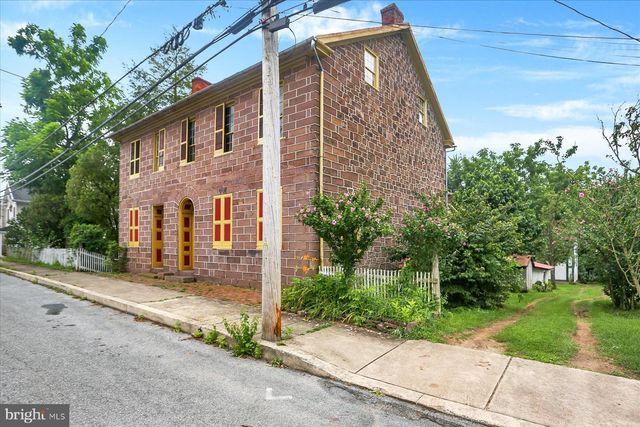 302 W FRONT ST, Lewisberry, PA 17339