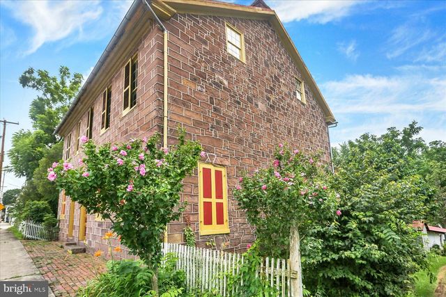 302 W FRONT ST, Lewisberry, PA 17339