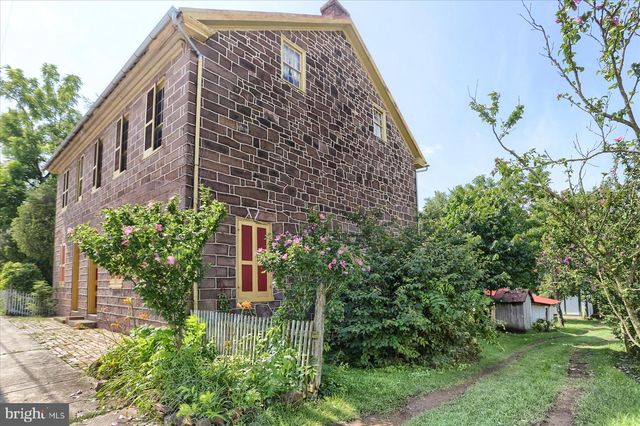 302 W FRONT ST, Lewisberry, PA 17339