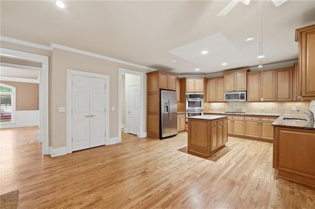 715 Crescent Circle, Canton, GA 30115