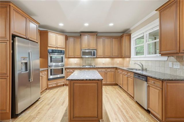 715 Crescent Circle, Canton, GA 30115