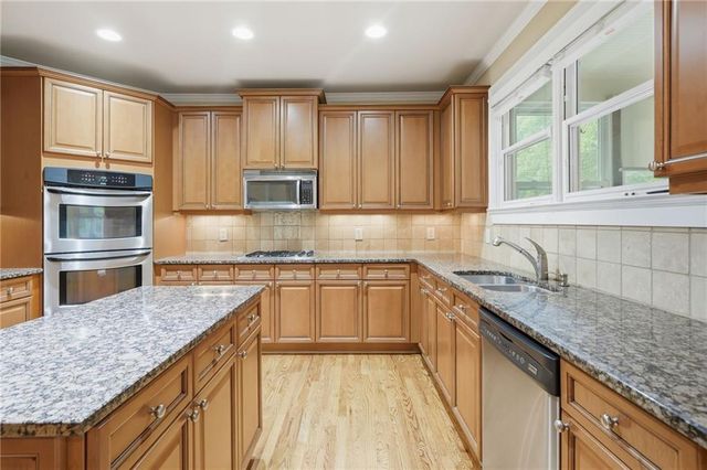 715 Crescent Circle, Canton, GA 30115