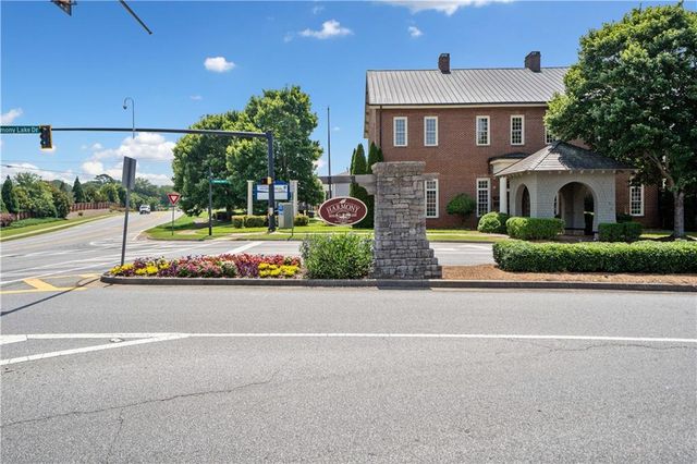 715 Crescent Circle, Canton, GA 30115