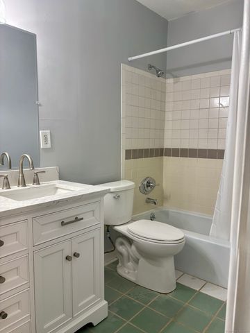 304 Pine Rock Avenue APT C4, Hamden, CT 06514