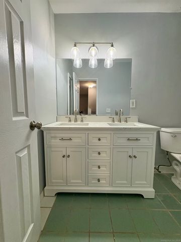 304 Pine Rock Avenue APT C4, Hamden, CT 06514