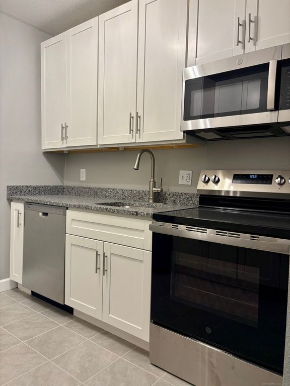 304 Pine Rock Avenue APT C4, Hamden, CT 06514