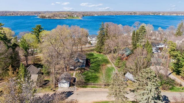 3142 Brooks Lane, Wayzata, MN 55391
