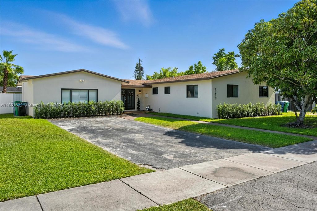 10450 SW 162nd Ter, Miami, FL 33157