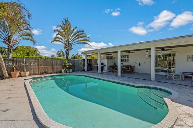 12805 SW 193rd Ter, Miami, FL 33177